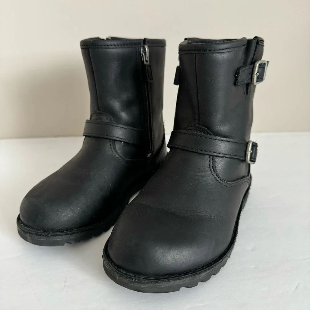 UGG harwell black